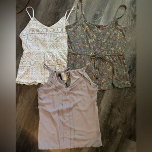 Maurices tops size Medium. Excellent condition